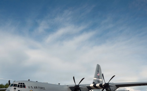 Kentucky Airmen provide tactical airlift support