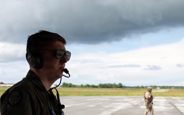 Kentucky Airmen provide tactical airlift support