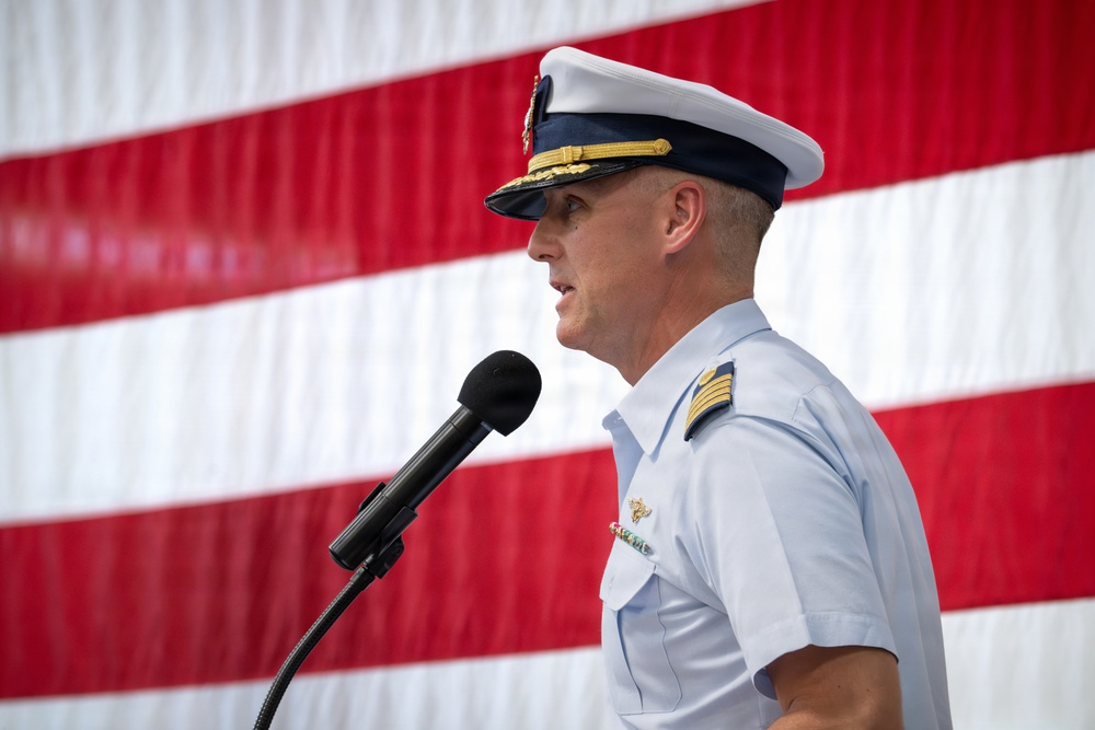Coast Guard Base Alameda holds change of watch ceremony