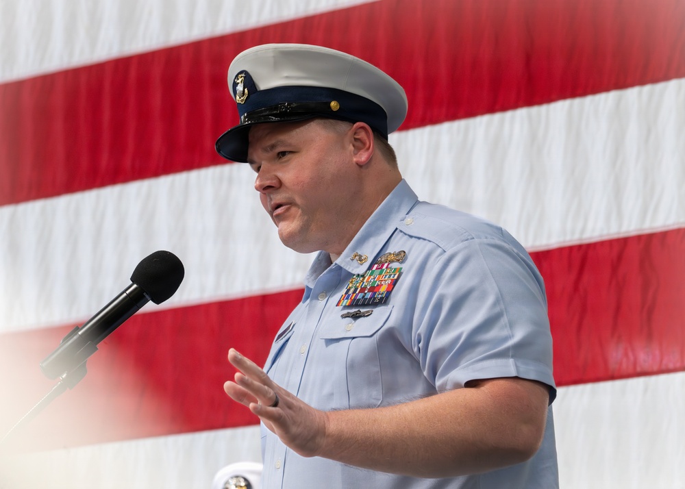 Coast Guard Base Alameda holds change of watch ceremony