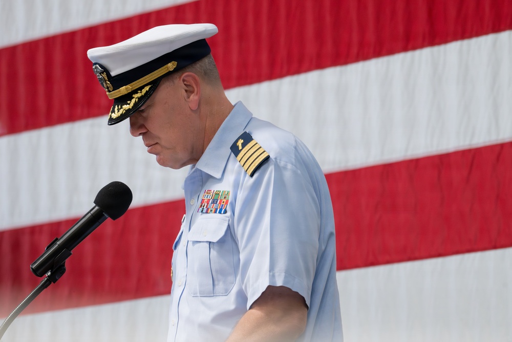 Coast Guard Base Alameda holds change of watch ceremony