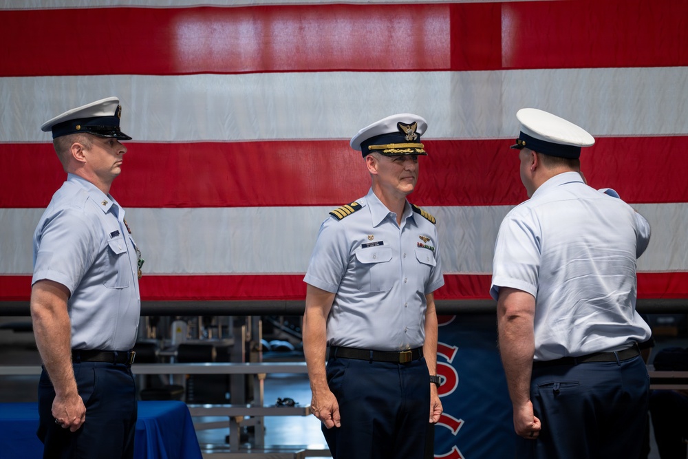 Coast Guard Base Alameda holds change of watch ceremony