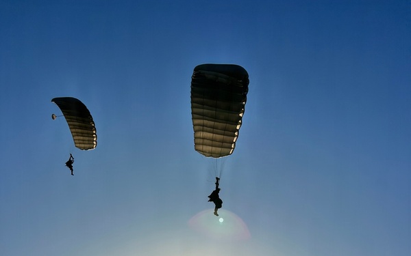 Yuma Test Center’s Airborne Test Force Soldiers train for freefall jumps