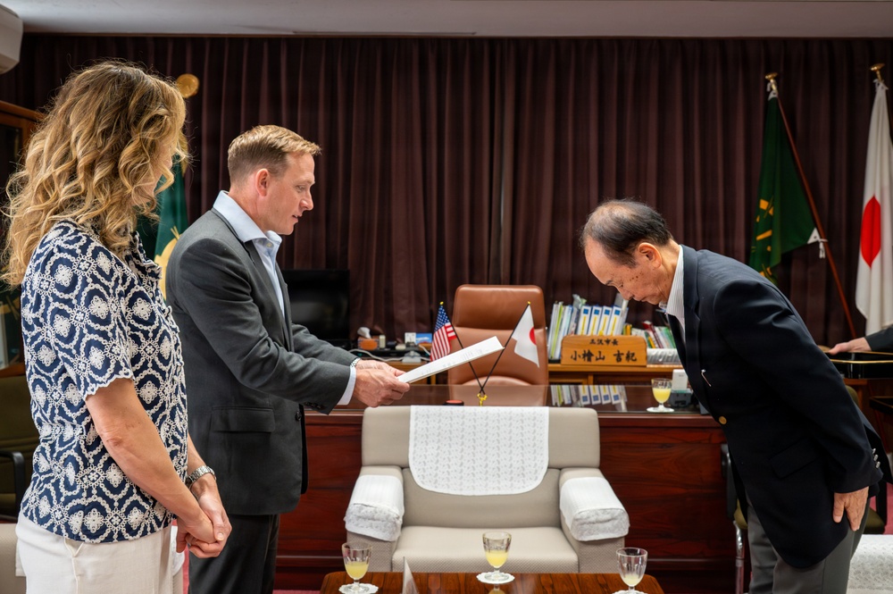 Leading Beyond the Gate: Wing Commander Serves as Mayor for a Day