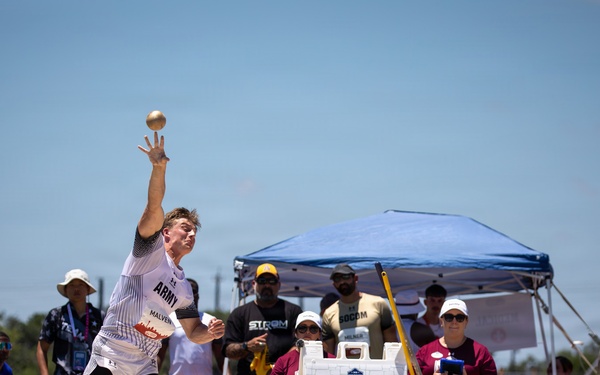 Warrior Games Athlete Throws a Shot