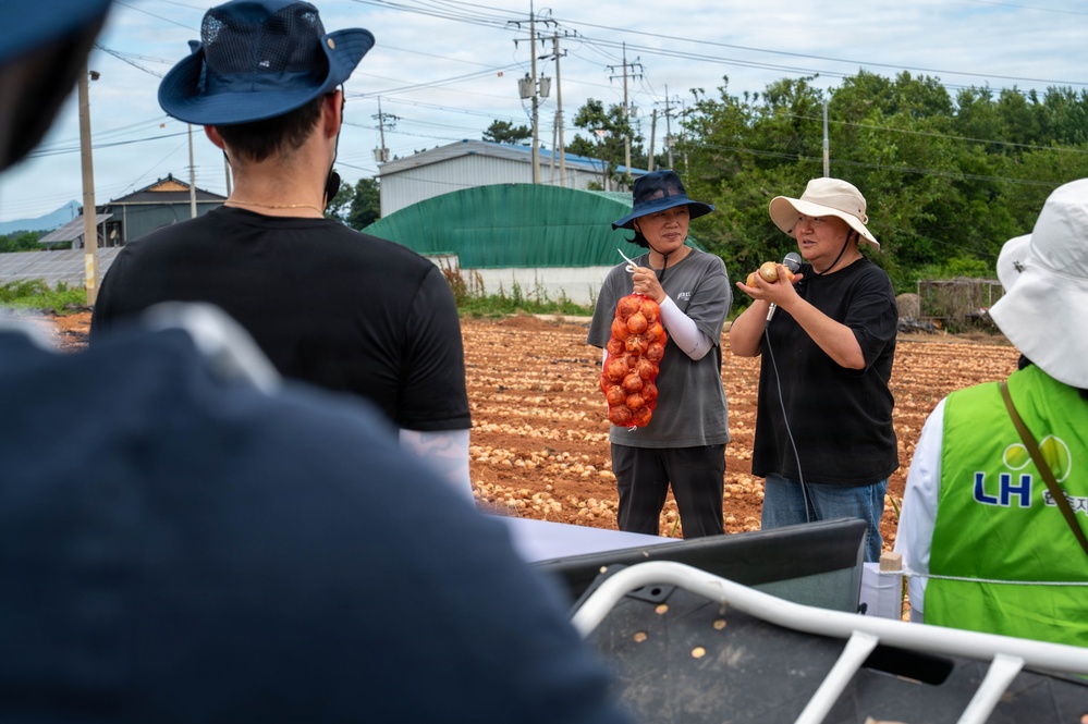 Kunsan Airmen volunteer to help local farmers