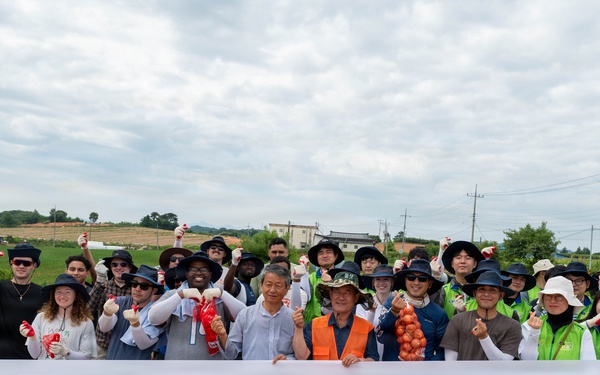 Kunsan Airmen volunteer to help local farmers