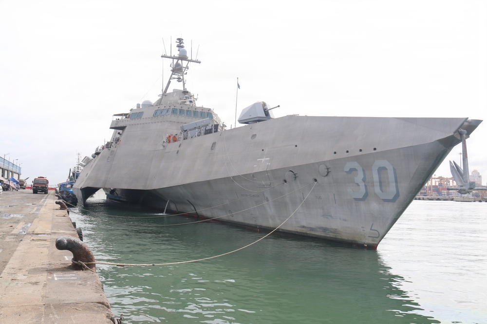 USS Canberra Visits Colombo, Sri Lanka
