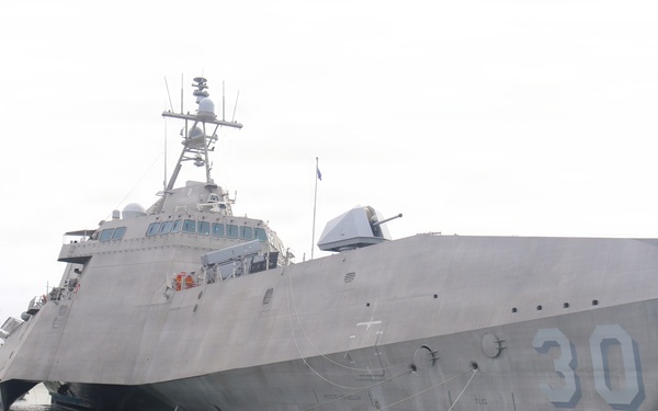 USS Canberra Visits Colombo, Sri Lanka