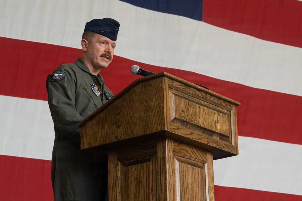 8th OG holds change of command ceremony