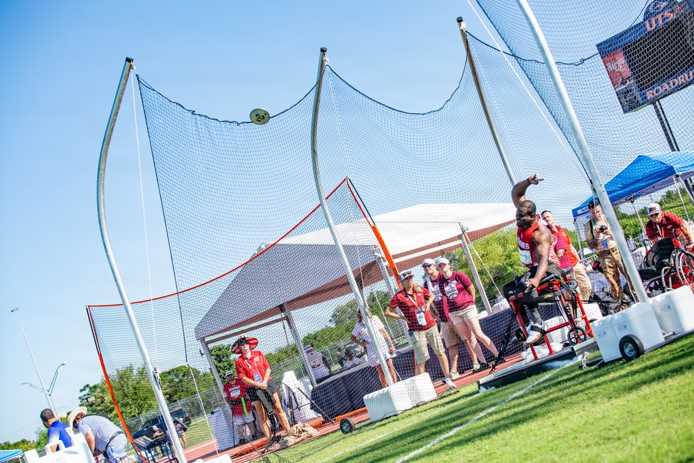 Team Marine Corps Takes Warrior Games Track and Field in Stride