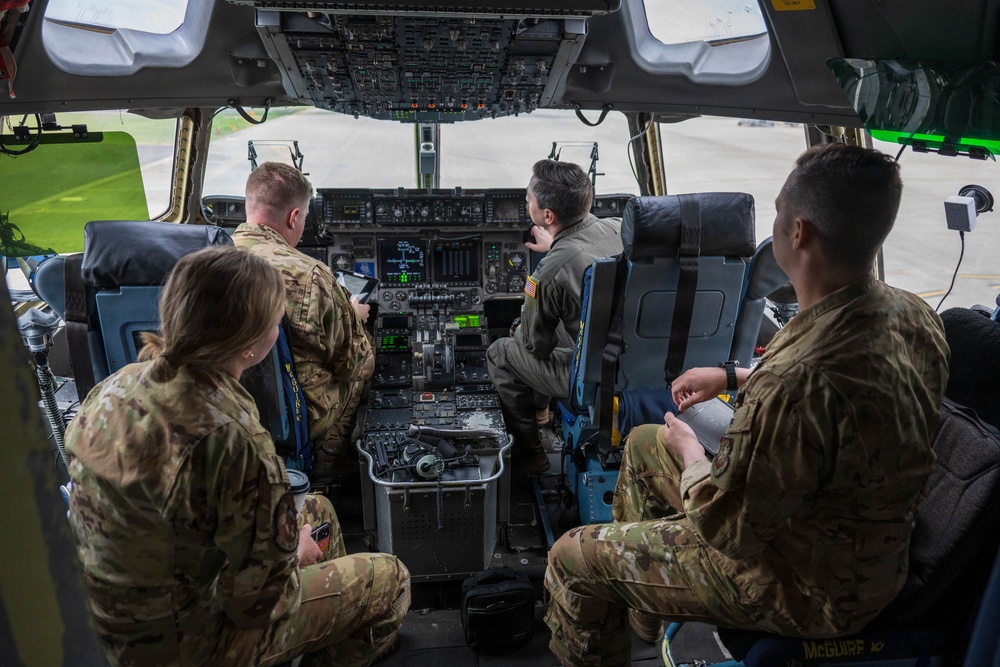 521st AMOW receives fuel from 100th ARW to maintain readiness