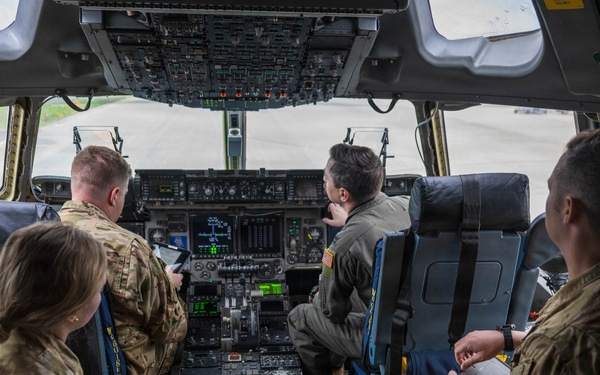 521st AMOW receives fuel from 100th ARW to maintain readiness