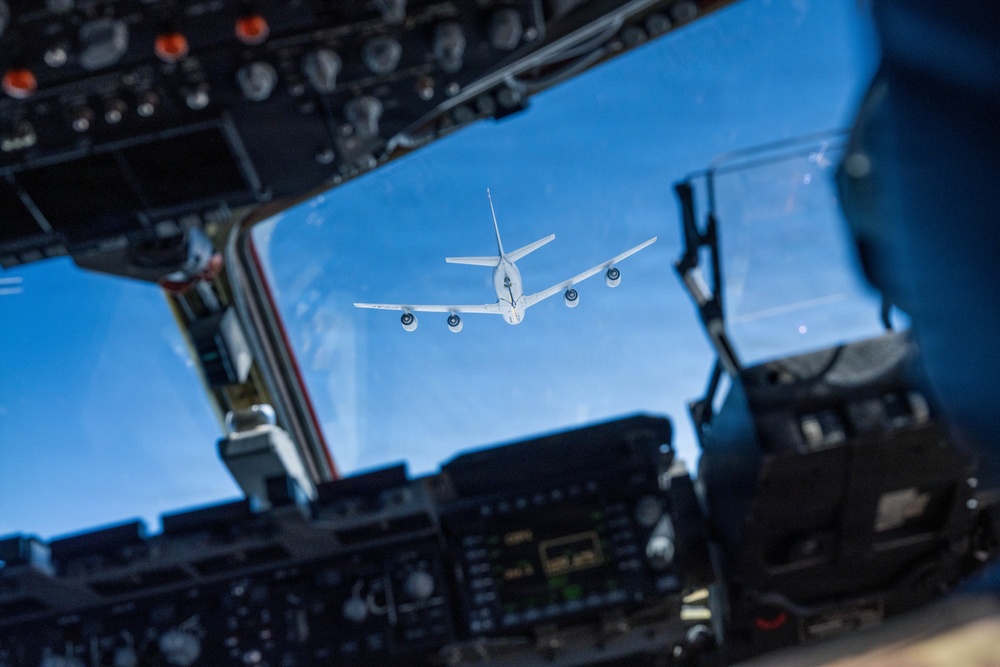 521st AMOW receives fuel from 100th ARW to maintain readiness