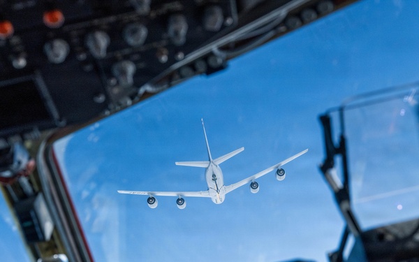 521st AMOW receives fuel from 100th ARW to maintain readiness