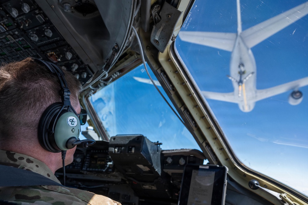521st AMOW receives fuel from 100th ARW to maintain readiness