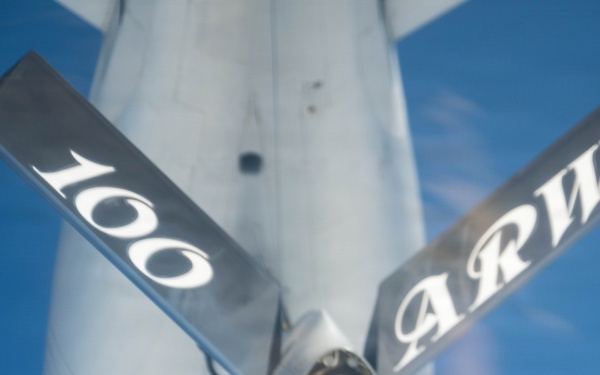 521st AMOW receives fuel from 100th ARW to maintain readiness