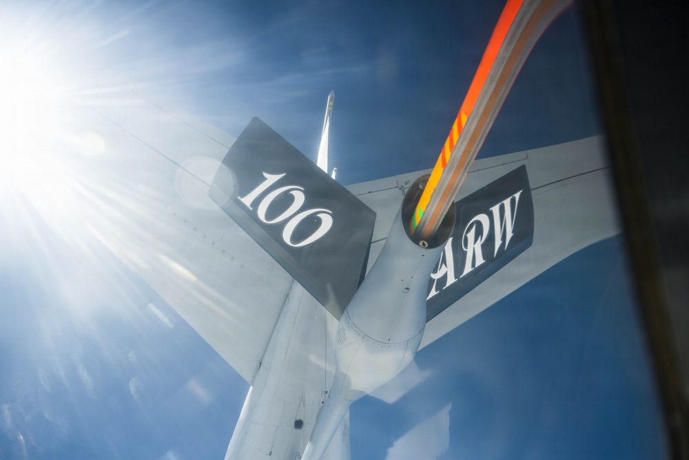 521st AMOW receives fuel from 100th ARW to maintain readiness