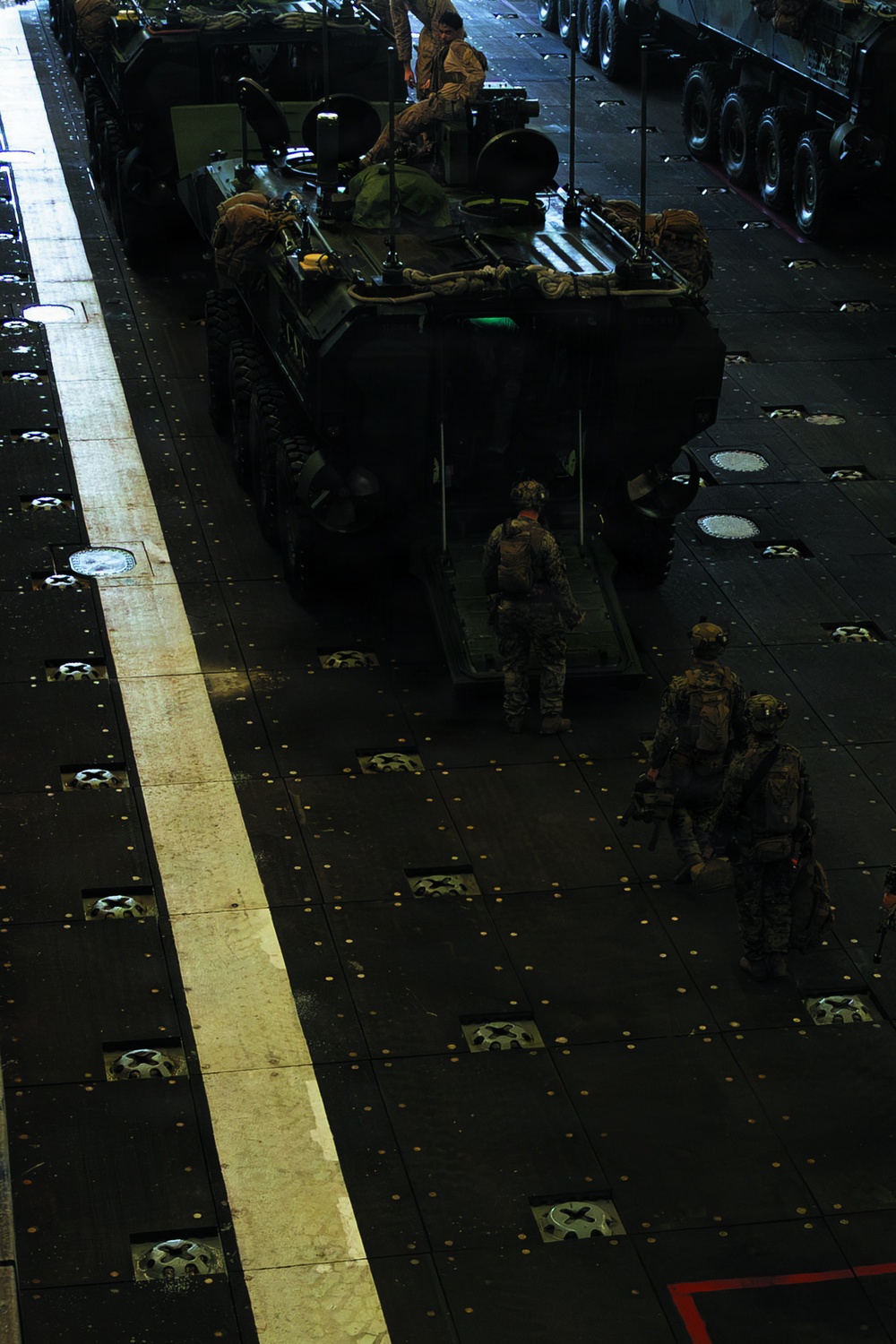 Kearsarge Conducts Well Deck Operations With 26 MEU
