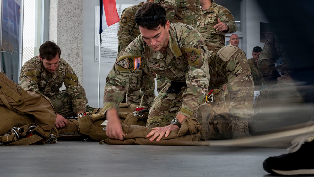 U.S. service members prep for airborne ops down Saint Lõ