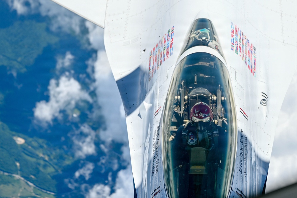 434th ARW Refuels Thunderbirds