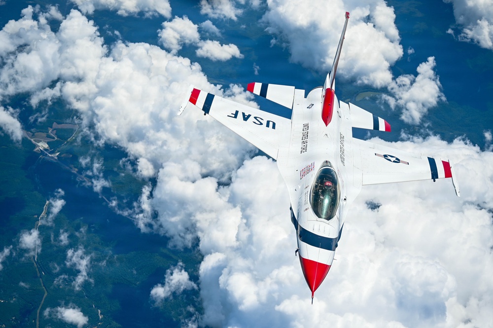 434th ARW Refuels Thunderbirds