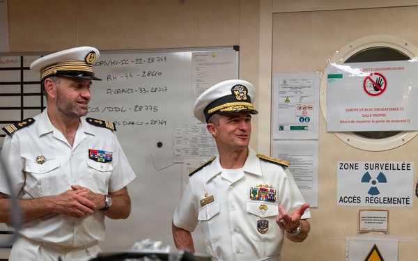 Vice Adm. Doug Perry, Commander, U.S. 2nd Fleet , conducts a visit aboard the LS Dixmude (L9015).