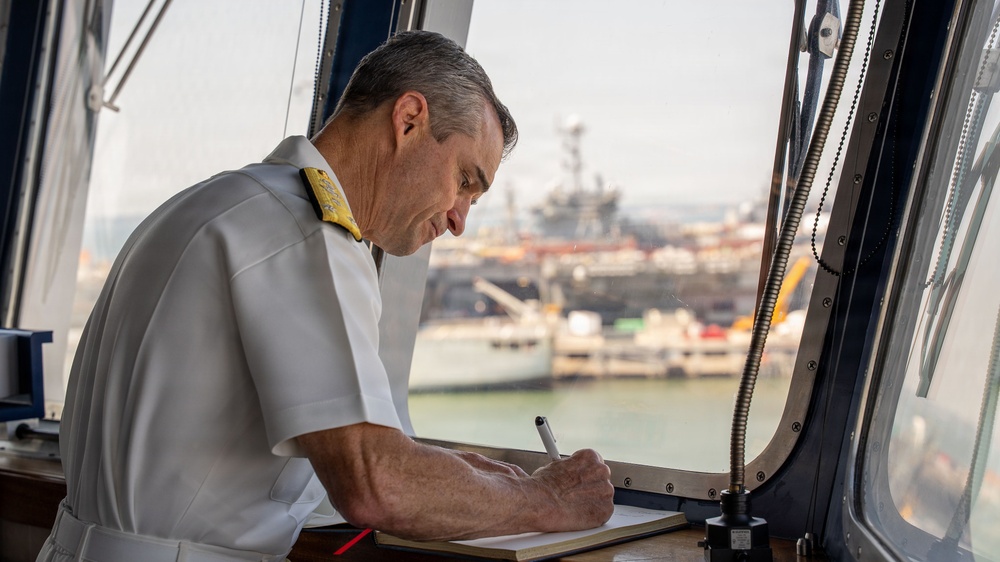 Vice Adm. Doug Perry, Commander, U.S. 2nd Fleet , conducts a visit aboard the LS Dixmude (L9015).