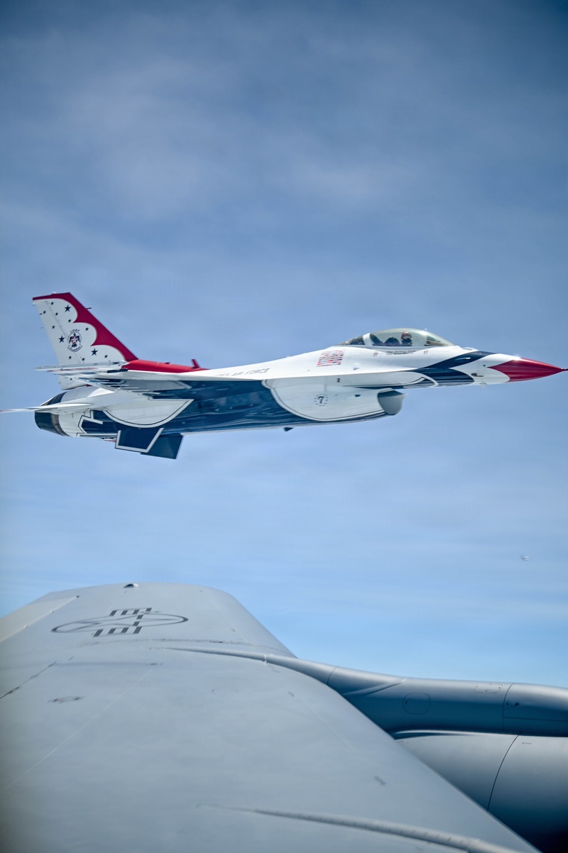 434th ARW Refuels Thunderbirds