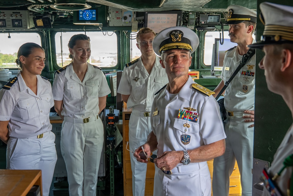 Vice Adm. Doug Perry, Commander, U.S. 2nd Fleet , vistis foreign ships.