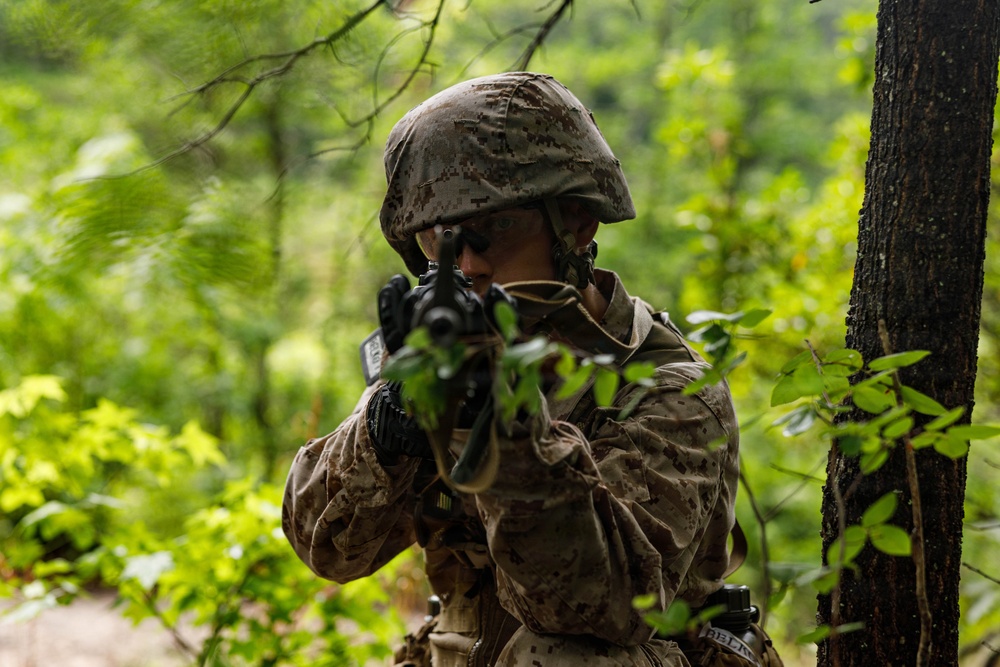 U.S. Marine Corps Officer Candidates conduct the Basic Reaction Course