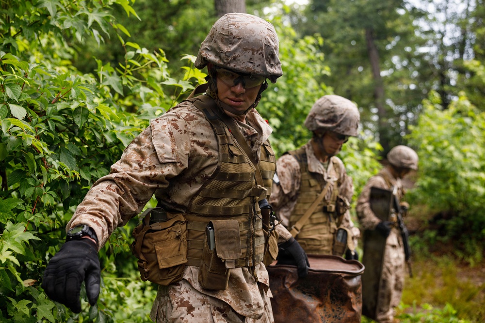U.S. Marine Corps Officer Candidates conduct the Basic Reaction Course