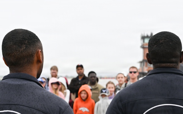 AF Thunderbirds host F-16 show-and-tell at Peterson SFB