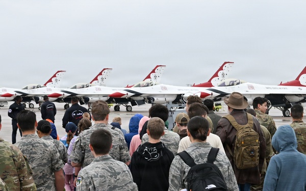 AF Thunderbirds host F-16 show-and-tell at Peterson SFB