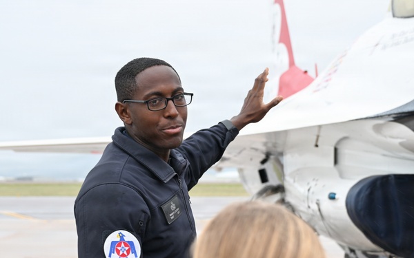AF Thunderbirds host F-16 show-and-tell at Peterson SFB