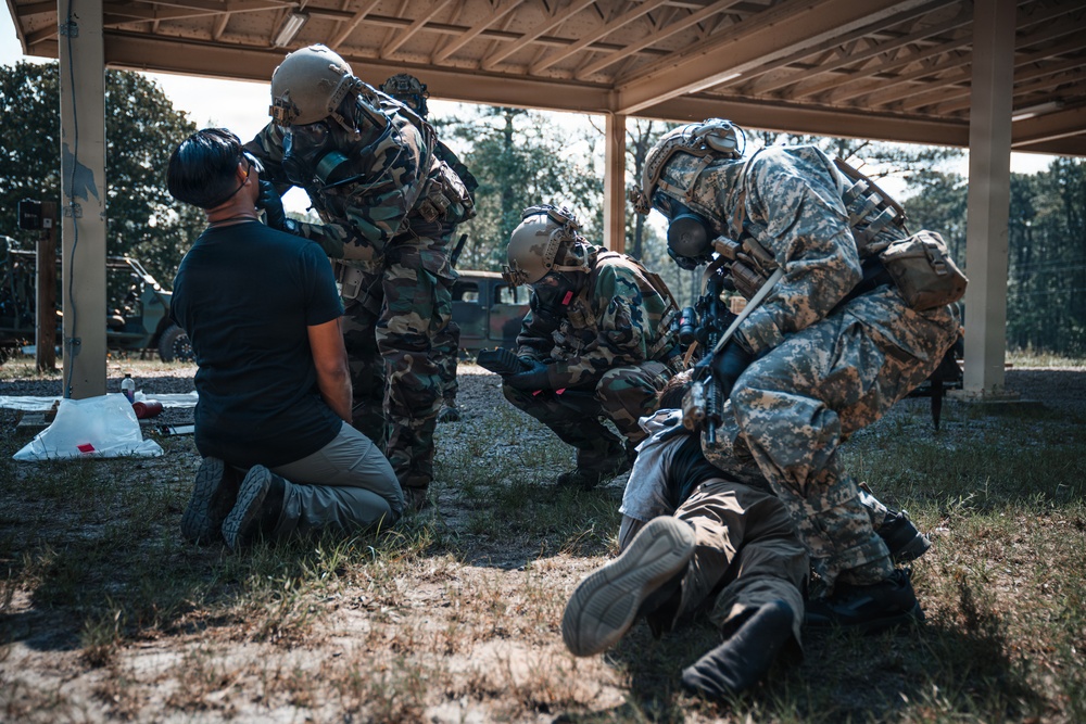 3rd SFG (A) 14th Chemical Reconnaissance Detachment and EOD demonstrate operational readiness during exercise Venom Shield