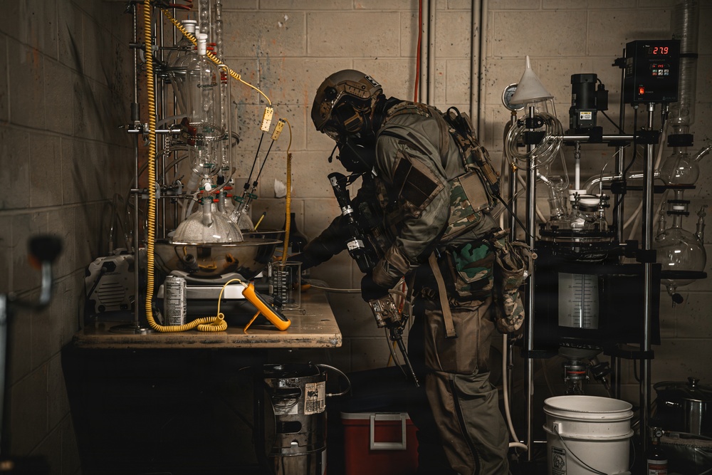 3rd SFG (A) 14th Chemical Reconnaissance Detachment and EOD demonstrate operational readiness during exercise Venom Shield