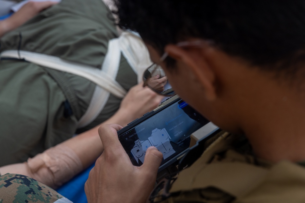 1st MLG Sailors use Battlefield Assisted Trauma Documentation Kits for Valkyrie course