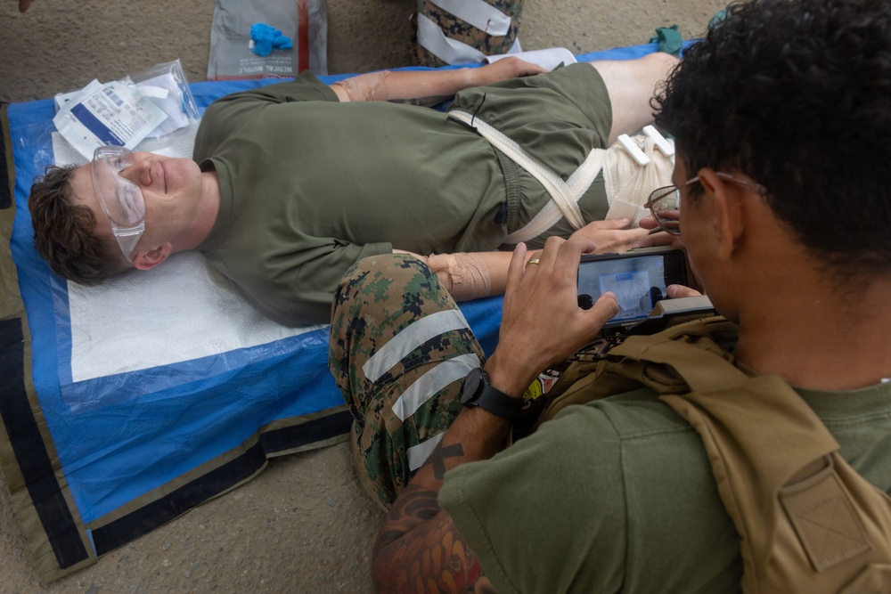 1st MLG Sailors use Battlefield Assisted Trauma Documentation Kits for Valkyrie course