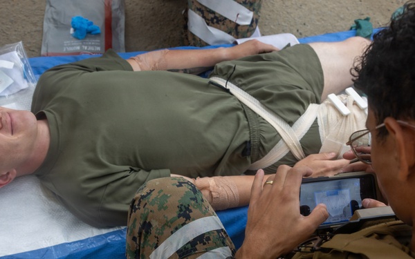 1st MLG Sailors use Battlefield Assisted Trauma Documentation Kits for Valkyrie course