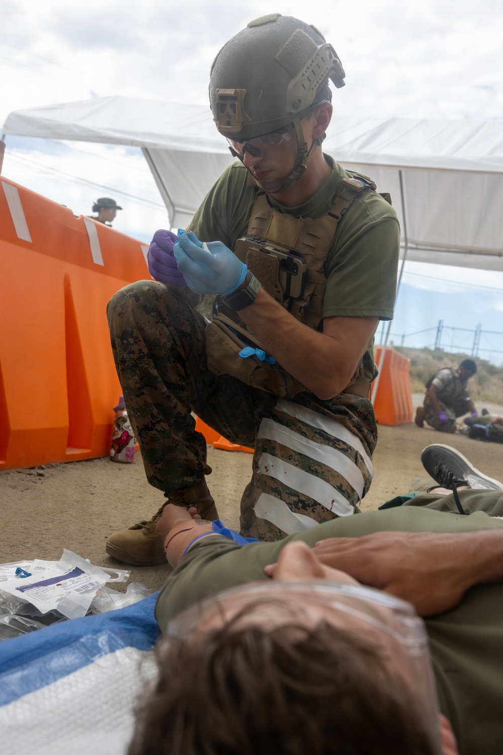 1st MLG Sailors use Battlefield Assisted Trauma Documentation Kits for Valkyrie course