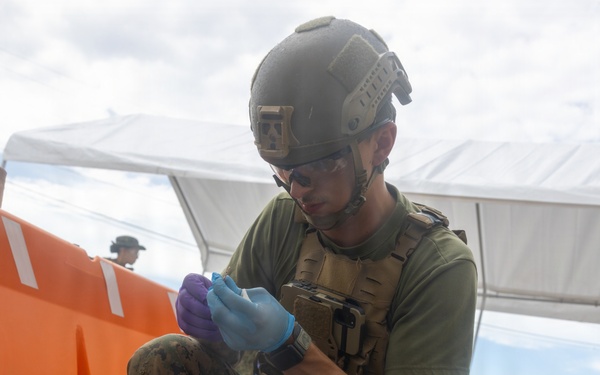 1st MLG Sailors use Battlefield Assisted Trauma Documentation Kits for Valkyrie course