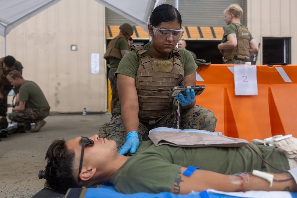 1st MLG Sailors use Battlefield Assisted Trauma Documentation Kits for Valkyrie course