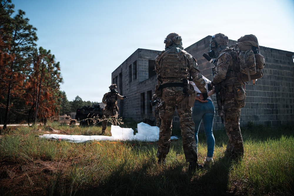 3rd SFG (A) 14th Chemical Reconnaissance Detachment and EOD demonstrate operational readiness during exercise Venom Shield