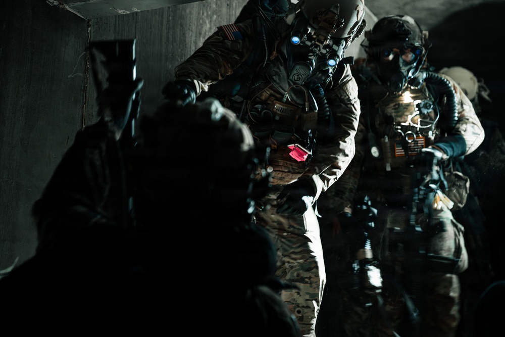 3rd SFG (A) 14th Chemical Reconnaissance Detachment and EOD demonstrate operational readiness during exercise Venom Shield