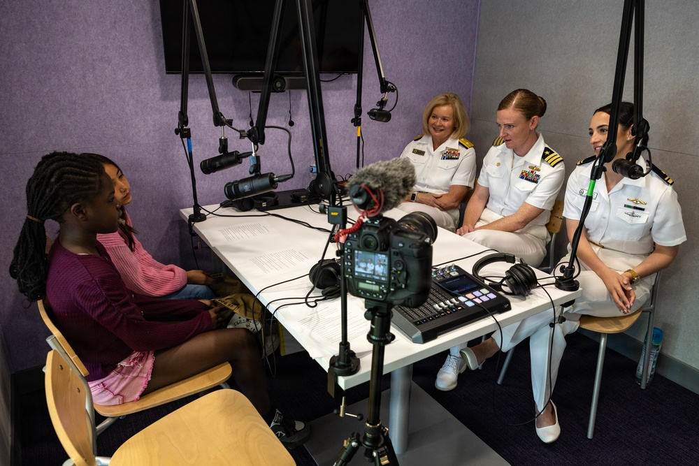 Sailors Visit the Girl Scouts DreamLab During Omaha Navy Week