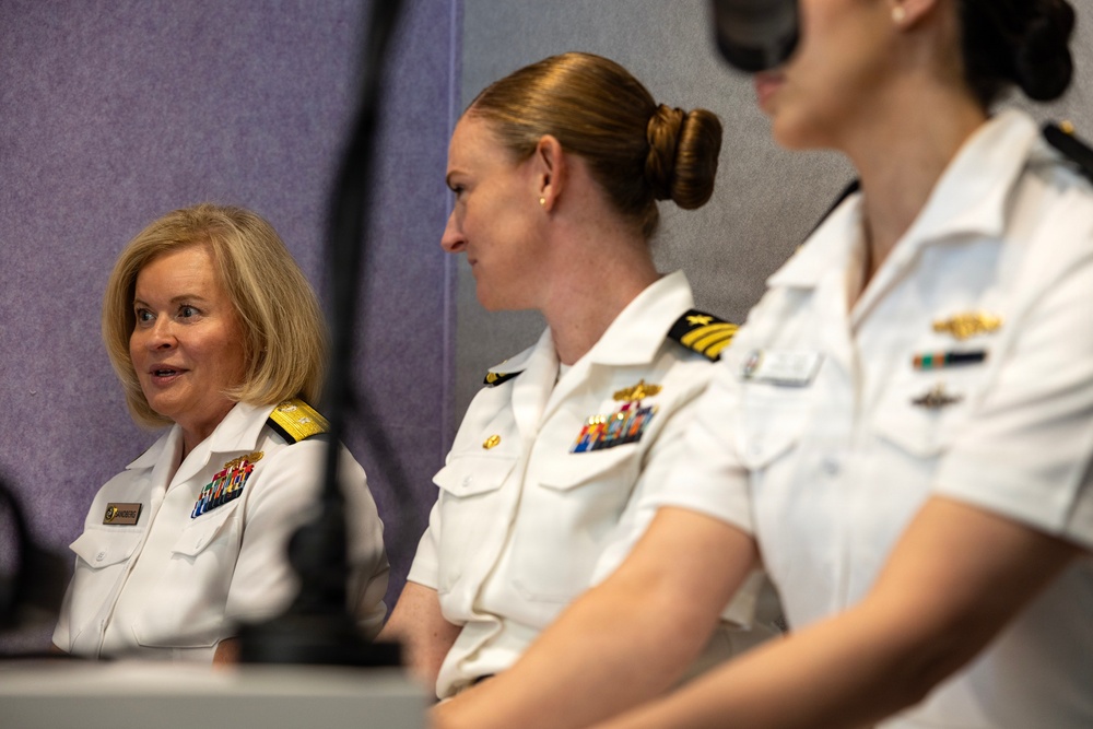 Sailors Visit the Girl Scouts DreamLab During Omaha Navy Week