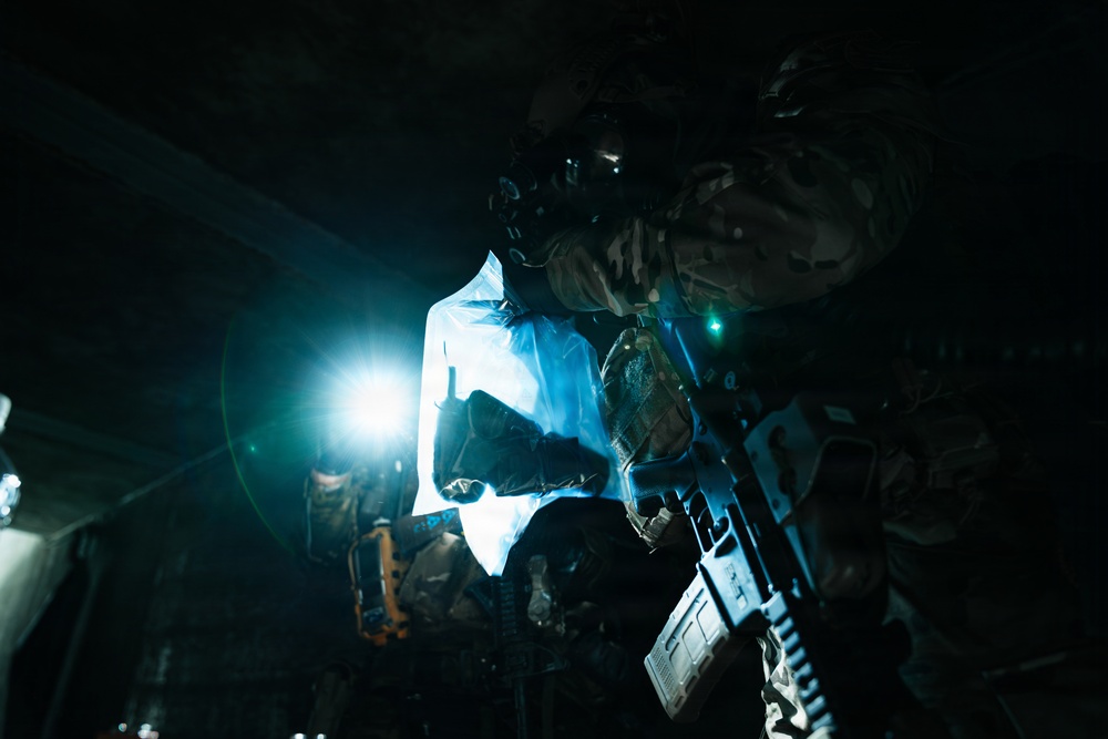 3rd SFG (A) 14th Chemical Reconnaissance Detachment and EOD demonstrate operational readiness during exercise Venom Shield