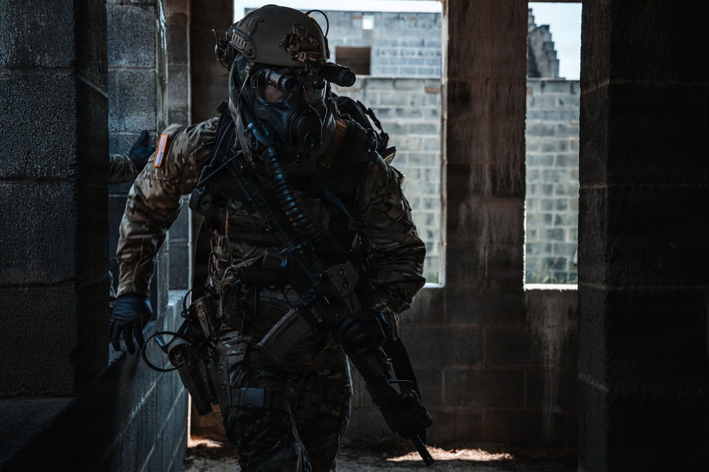 3rd SFG (A) 14th Chemical Reconnaissance Detachment and EOD demonstrate operational readiness during exercise Venom Shield