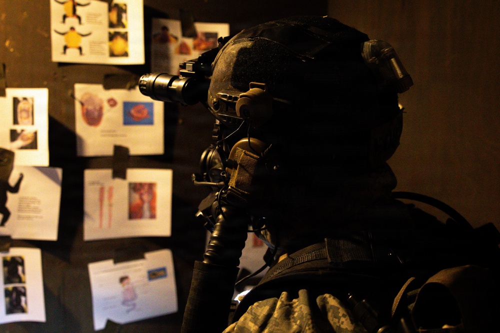 3rd SFG (A) 14th Chemical Reconnaissance Detachment and EOD demonstrate operational readiness during exercise Venom Shield